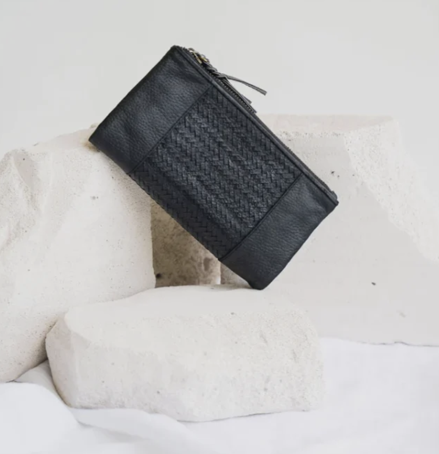 Woven Wallet Noir textured