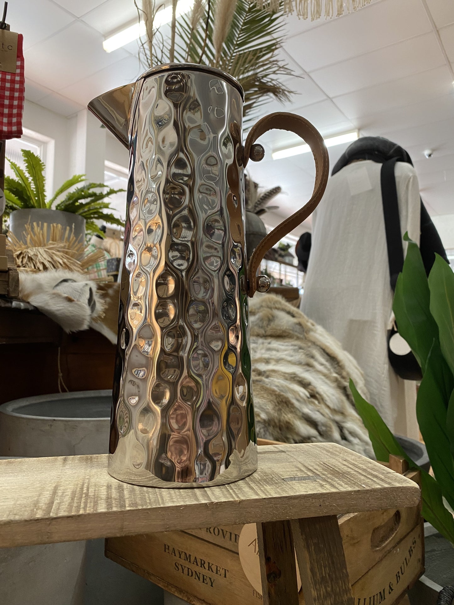 Large jug large hammer bolt with leather handles