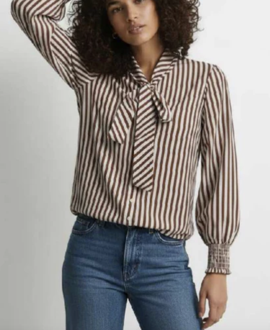 Tie knot collar shirt