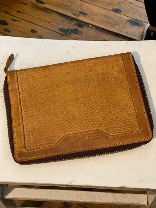 "Kasha" wallet by Kompanero