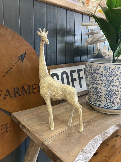 Natural Giraffe Statue